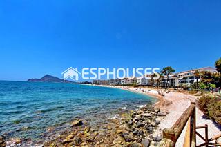 Piso en L´Olla. Impresionante apartamento junto a la playa en la olla de altea t