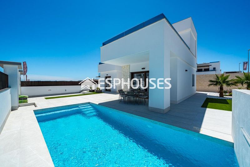 Foto a941c9c9-5d59-4a1e-a4b5-acb5fc3622ef. Casa amb aparcament piscina a Desamparados - Hurchillo - Torremendo Orihuela