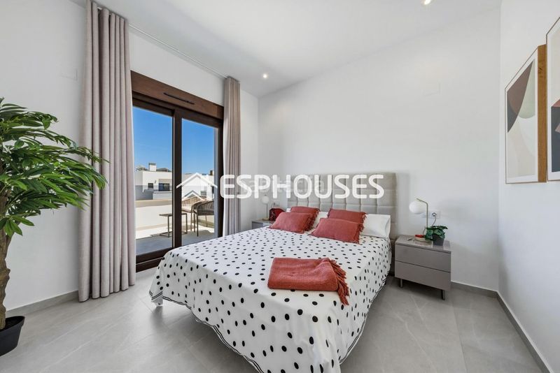 Foto e3c760ae-e73a-4a26-98dd-32e22fb2f9c2. Casa amb aparcament piscina a Desamparados - Hurchillo - Torremendo Orihuela