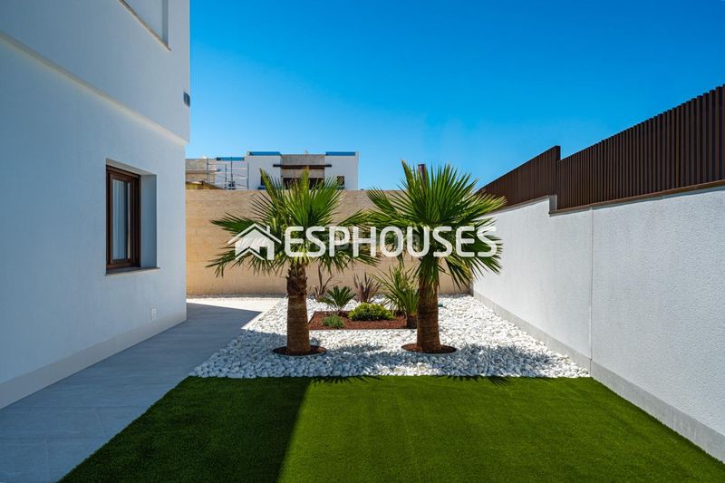 Foto ee5118cf-9db6-48a5-8062-56c4d08dcca5. Casa amb aparcament piscina a Desamparados - Hurchillo - Torremendo Orihuela