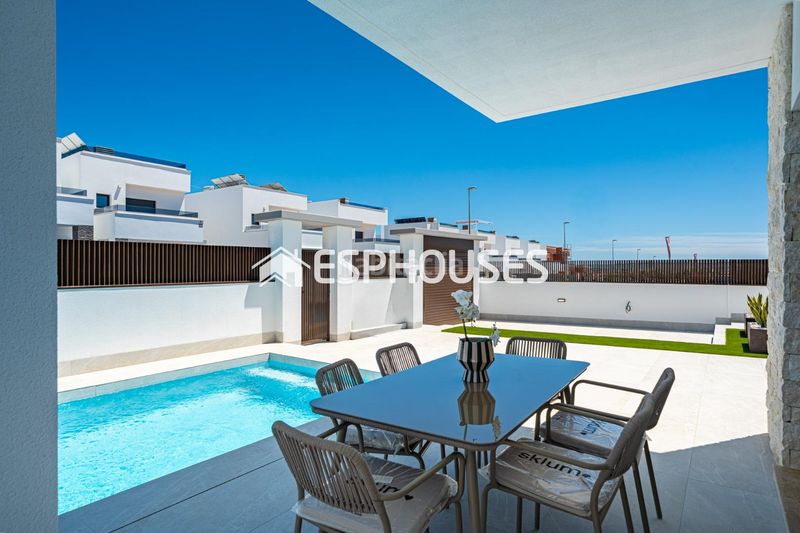Foto fa8029c0-a6c2-4b1e-9ffe-9a4672d553c4. Casa amb aparcament piscina a Desamparados - Hurchillo - Torremendo Orihuela