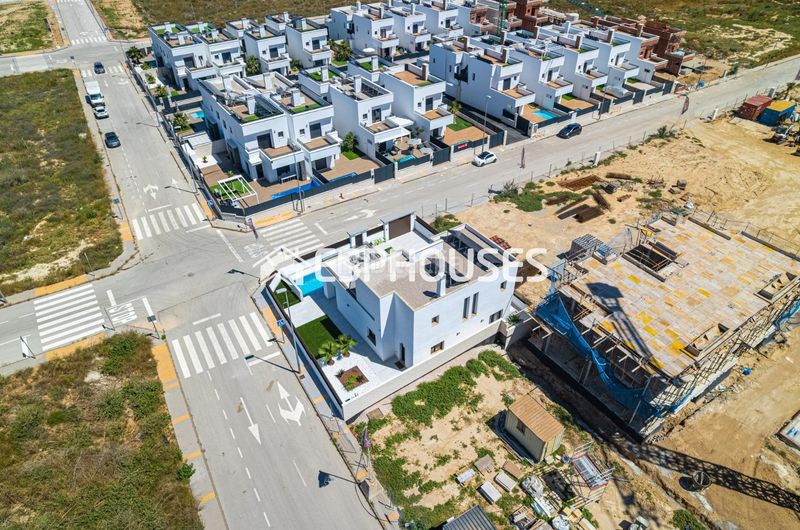 Foto fed5e977-03ae-49d2-b636-da66a93f4605. Casa amb aparcament piscina a Desamparados - Hurchillo - Torremendo Orihuela