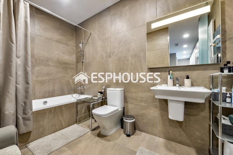 Foto 1157c32c-b0d1-4023-9ae1-8a861382db68. Casa amb calefacció aparcament piscina a Golf Bahía Finestrat