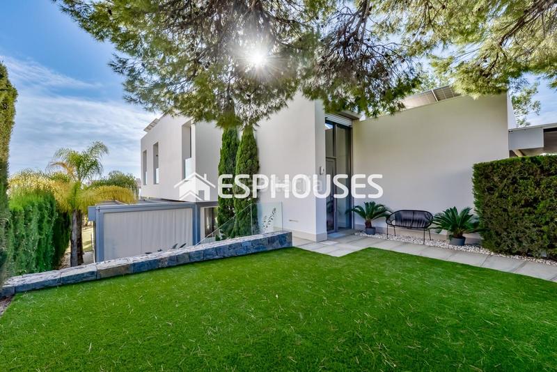 Foto 1338c531-6960-491b-9030-b2ab3b2e2f60. Casa amb calefacció aparcament piscina a Golf Bahía Finestrat