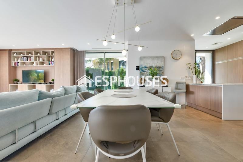 Foto 13b10929-6256-4ad9-a691-af8d01ac368b. Casa amb calefacció aparcament piscina a Golf Bahía Finestrat