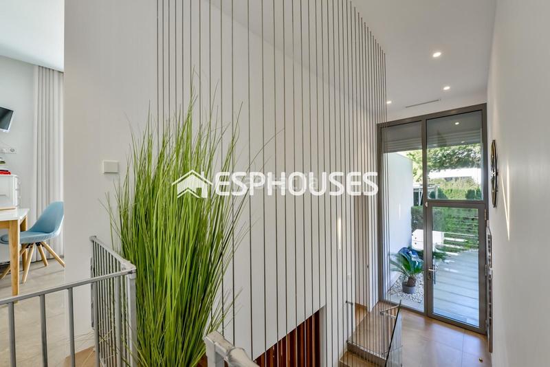 Foto 2607a452-c793-4f5d-8473-5b9a3d3f9c7a. Casa amb calefacció aparcament piscina a Golf Bahía Finestrat