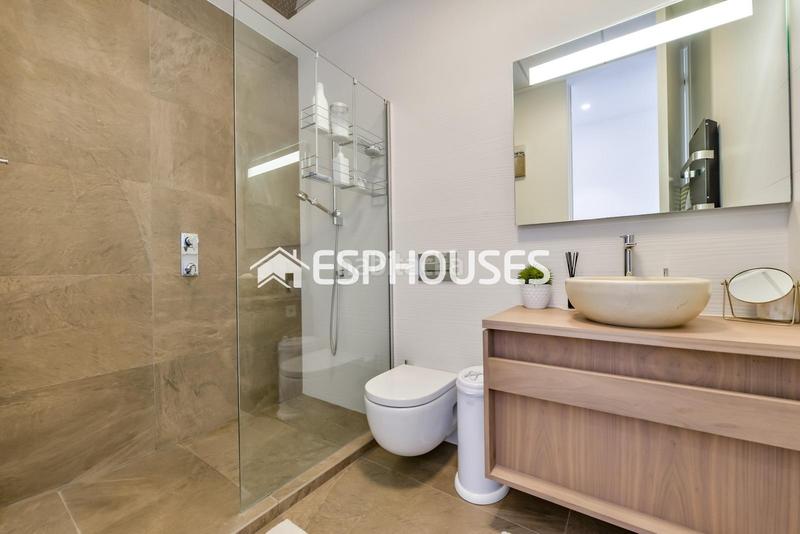 Foto 28ade3fb-e1e8-46c6-9eef-93367fd4daae. Casa amb calefacció aparcament piscina a Golf Bahía Finestrat