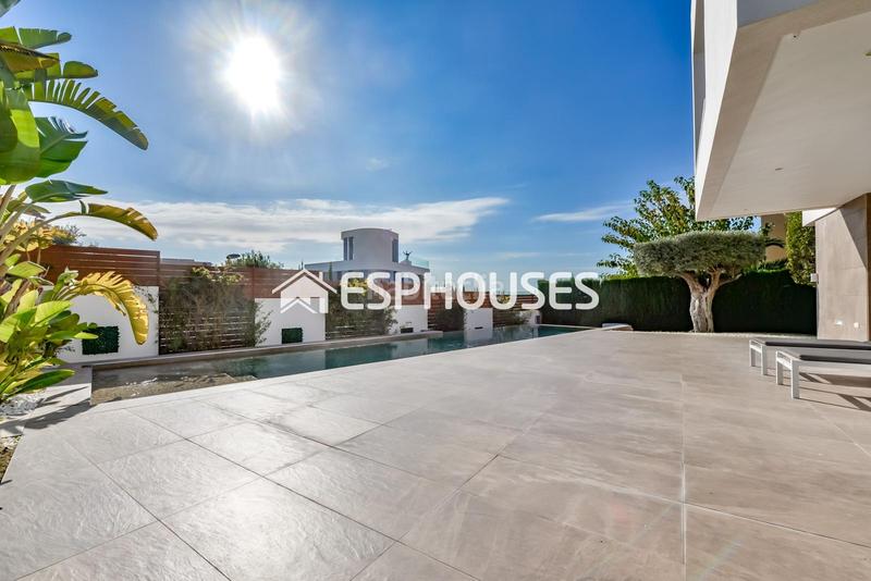 Foto 5f2c886e-565c-4324-a6b8-5e42cc906421. Casa amb calefacció aparcament piscina a Golf Bahía Finestrat