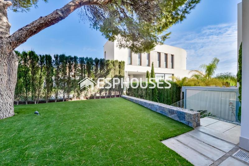 Foto 8298ed77-a6b7-4d73-981c-cf644570df3c. Casa amb calefacció aparcament piscina a Golf Bahía Finestrat