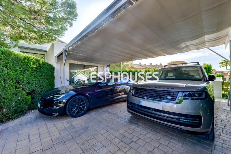 Foto d428cc20-26e6-42ac-9244-e750a901c7b9. Casa amb calefacció aparcament piscina a Golf Bahía Finestrat