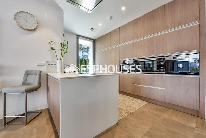 Foto d610627a-0992-423f-882e-441e75102ac6. Casa amb calefacció aparcament piscina a Golf Bahía Finestrat