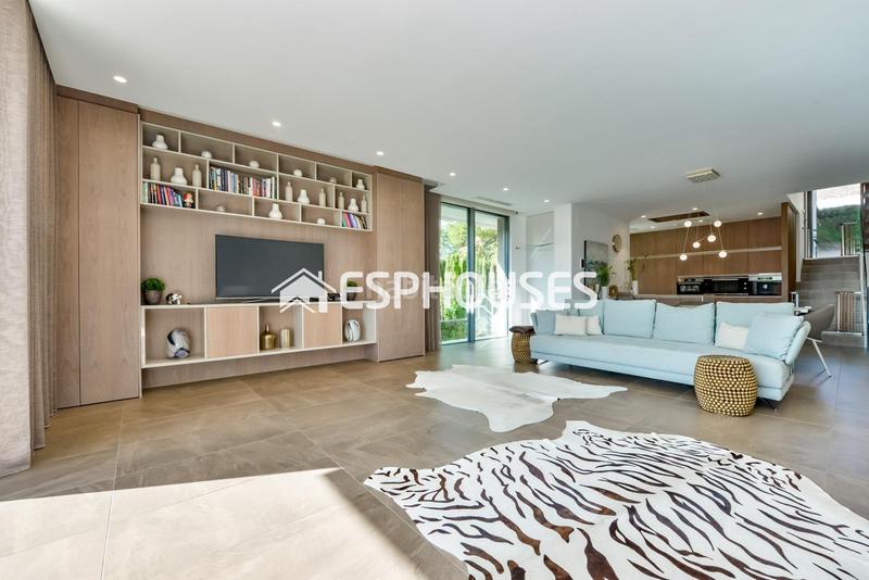 Foto f1cdecfb-2bbe-4c7e-8c1f-59d4a1c96f7b. Casa amb calefacció aparcament piscina a Golf Bahía Finestrat