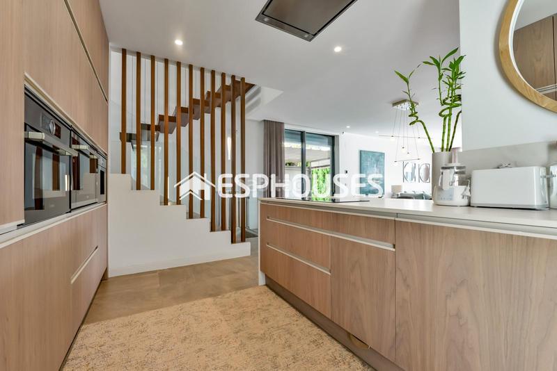 Foto f53e176d-107e-41f5-a511-8f82d3e8a15e. Casa amb calefacció aparcament piscina a Golf Bahía Finestrat