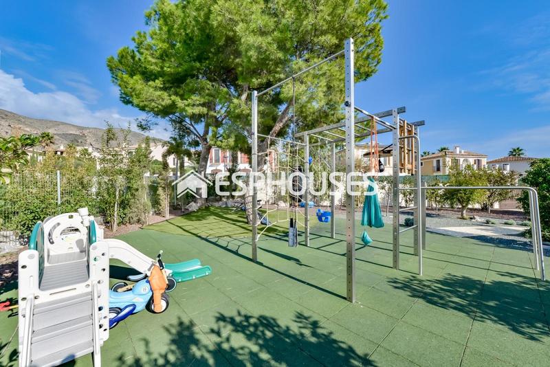 Foto f66ba1a2-82b8-427e-bccd-97fa84886e84. Casa amb calefacció aparcament piscina a Golf Bahía Finestrat