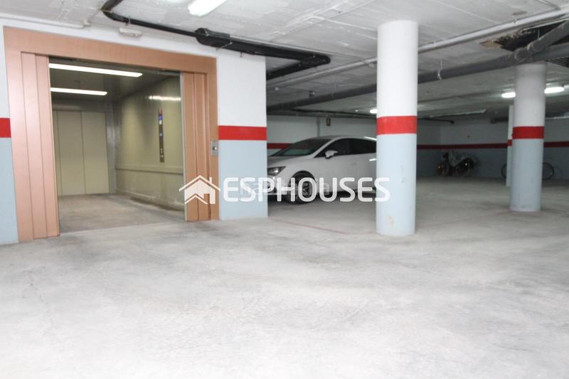 Foto 10e1fc5c-539e-45d6-8a73-dc5b94d95f99. Car parking in Pueblo Guardamar del Segura