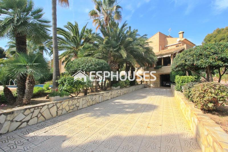 Foto 5eec3d82-28c8-41fb-b3ac-3e535fc99ce1. Casa con riscaldamento parcheggio piscina in Varadero Nucia (la)