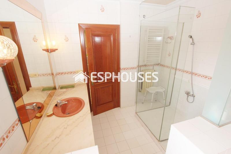Foto 6239d685-d796-4982-9bc9-60e2ed61c547. Casa con riscaldamento parcheggio piscina in Varadero Nucia (la)