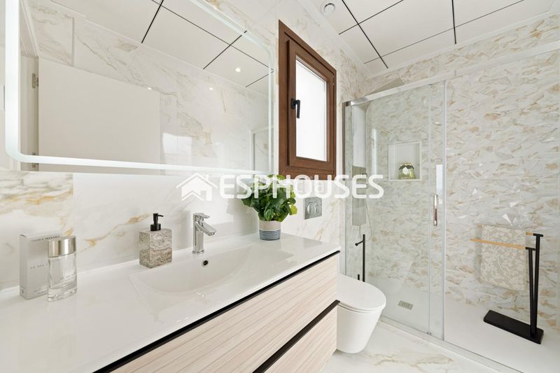 Foto 0460affa-9769-4dfb-9a35-89acfec2f074. Casa amb aparcament piscina a Casco urbano Polop