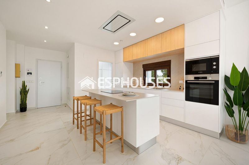 Foto 4aae7560-f319-41a8-bc9d-4d086b5c6412. Casa amb aparcament piscina a Casco urbano Polop