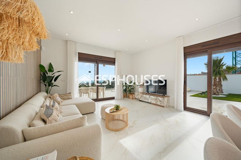 Foto 8633d64c-1478-4436-9a8e-0d064392fb19. Casa amb aparcament piscina a Casco urbano Polop