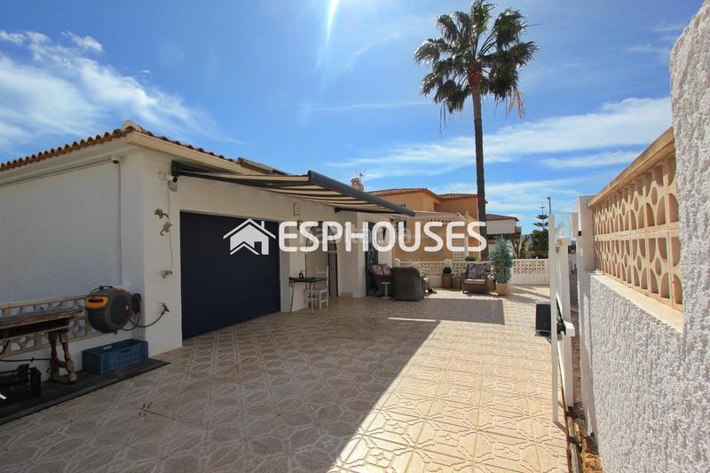 Foto 56437b48-f85a-4975-8e2e-ad1cbf7b2897. Casa con riscaldamento parcheggio piscina in El Tossal-Bello Horizonte Nucia (la)
