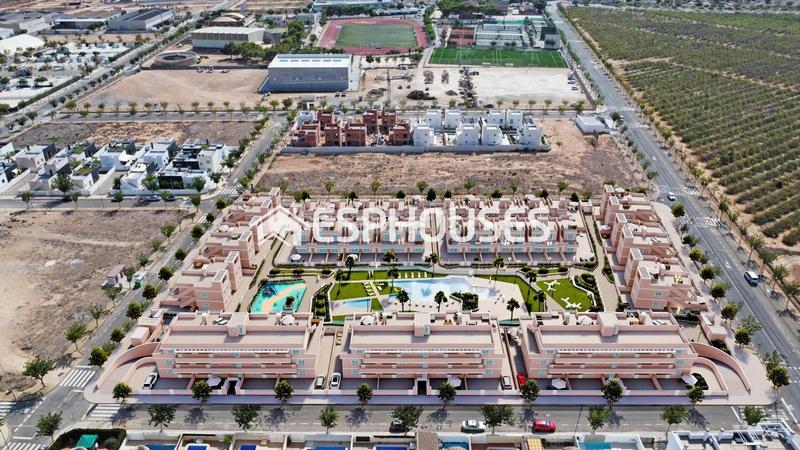 Foto 5c4c5321-88f2-45b2-a0a3-be84b1ffee39. Haus mit parking pool in Pueblo Latino Pilar de la Horadada