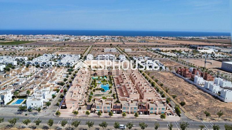 Foto 20a164ce-b325-4f62-8721-111082731935. Haus mit parking pool in Pueblo Latino Pilar de la Horadada