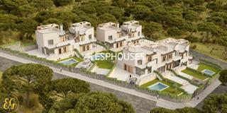 Casa adossada a Polop. Villa adosada de obra nueva con piscina privada en polop