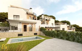 Casa aparellada a Polop. Villa pareada de obra nueva con piscina privada en polop
