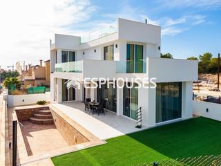 Casa a Los Almendros. Villa independiente de obra nueva en villamartín, orihuela costa