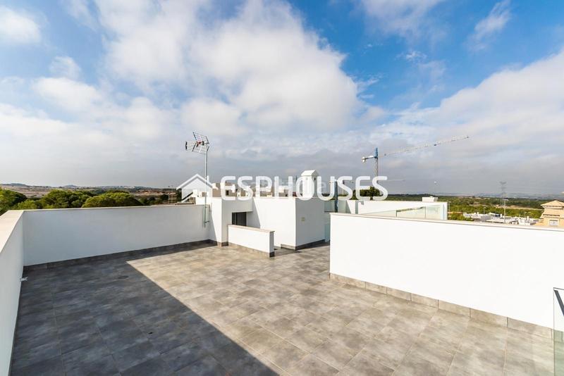 Foto f8c86bb0-451c-430d-bda6-d16588136733. Haus mit parking pool in Los Almendros Orihuela