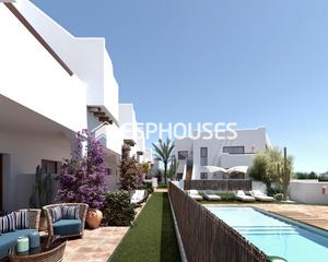 Maison à Pilar de la Horadada Ciudad. Bungalow de obra nueva, en planta baja, en pilar de la horadada