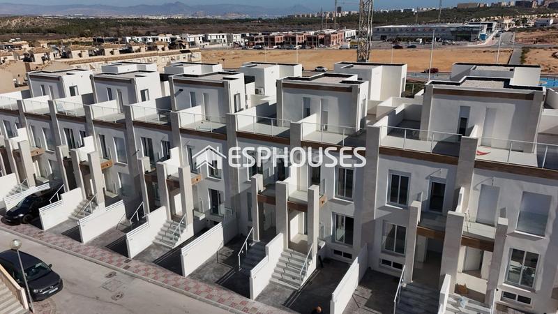 Foto 347a65e8-6a0e-4e50-9720-cec323d90faf. Casa con parcheggio piscina in Monte y Mar Santa Pola