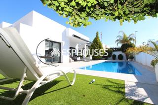 Maison à Benijófar. Moderna villa independiente de ensueño español a10 minutos en co