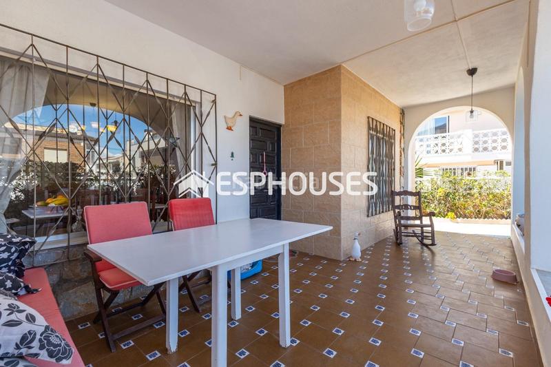 Foto 21aa15e6-df80-4242-acad-ed9a6e86b647. Maison avec parking dans Los Europeos Torrevieja