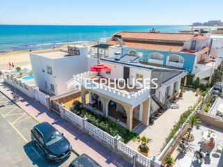 Casa a Los Europeos. Chalet independiente en 1 línea en la mata