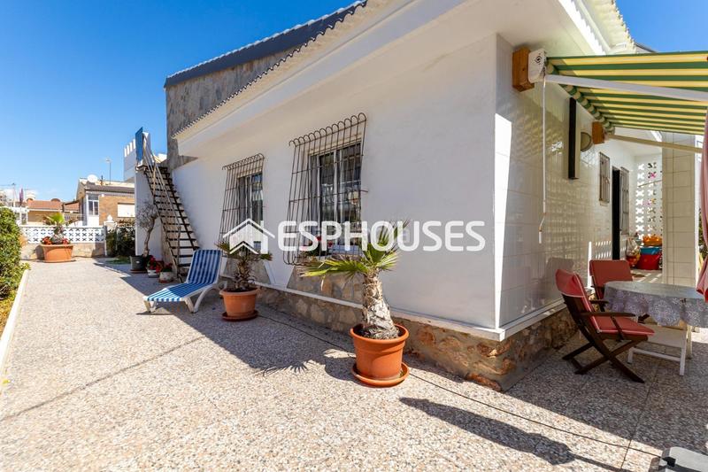 Foto a3edff35-19cb-44f0-9dce-e44acc46ff3f. Maison avec parking dans Los Europeos Torrevieja