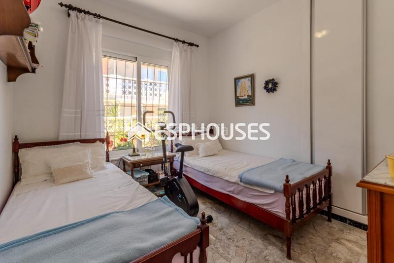 Foto fafbeef2-7b1f-49eb-8a5f-f66b9f445dac. Maison avec parking dans Los Europeos Torrevieja