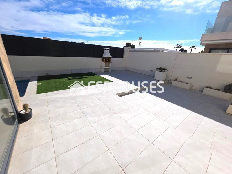 Foto 3973bff2-e385-4df6-9f24-000ea31f5530. Casa amb aparcament piscina a Rojales