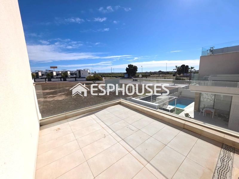 Foto 5dda9807-4915-49e4-840e-81fdc989a044. Casa amb aparcament piscina a Rojales