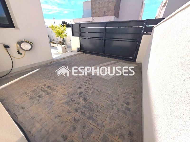 Foto 9cca0f92-785c-424d-b132-3b9d79c55d72. Casa amb aparcament piscina a Rojales