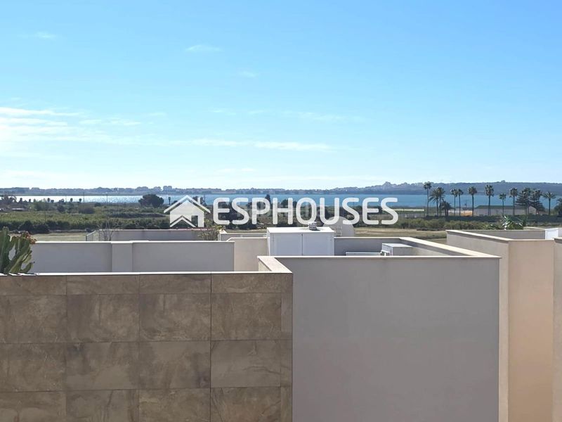 Foto 9ede4c1c-233b-45ad-8e4e-5f5b03925bf3. Casa amb aparcament piscina a Rojales