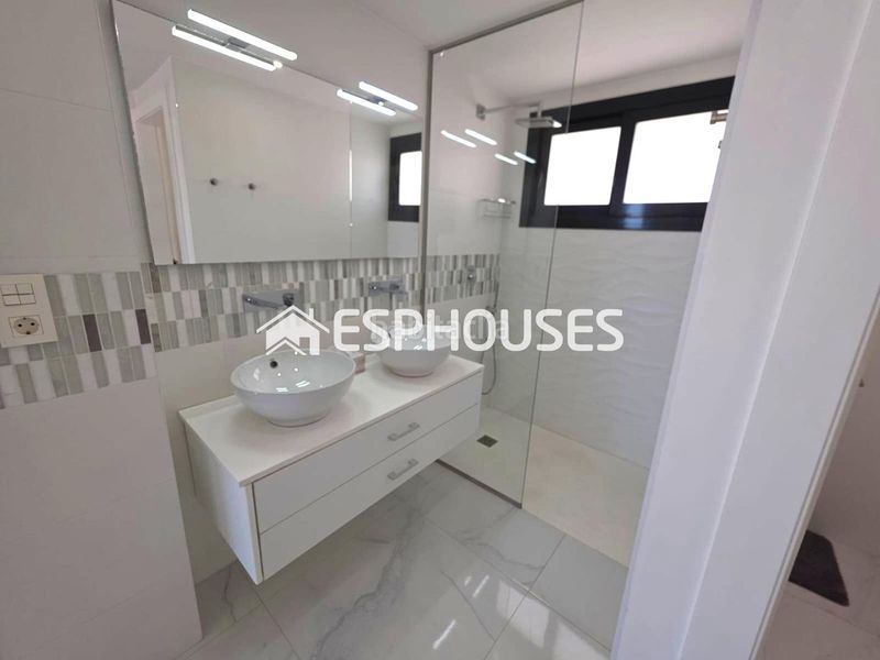 Foto b165efae-ca63-4d9d-85f9-00104f5f0fe2. Casa amb aparcament piscina a Rojales