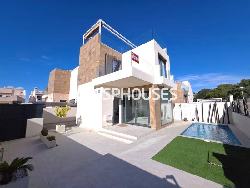 Foto b470da23-c873-4b6b-97e6-038591472602. Casa amb aparcament piscina a Rojales