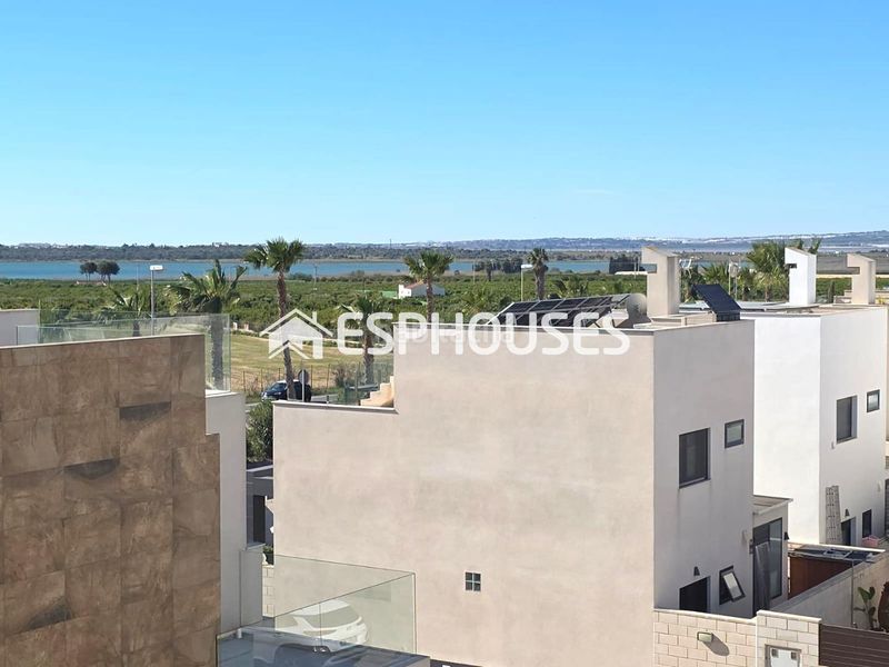 Foto b5836575-3f2b-4be9-b95d-3e75315beae5. Casa amb aparcament piscina a Rojales