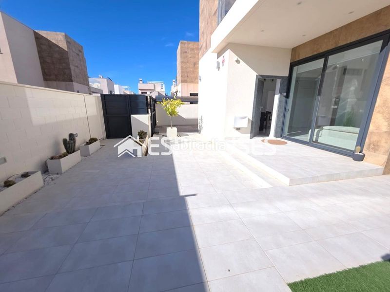 Foto c28e9d04-6474-49b3-97ab-dba7093cd305. Casa amb aparcament piscina a Rojales