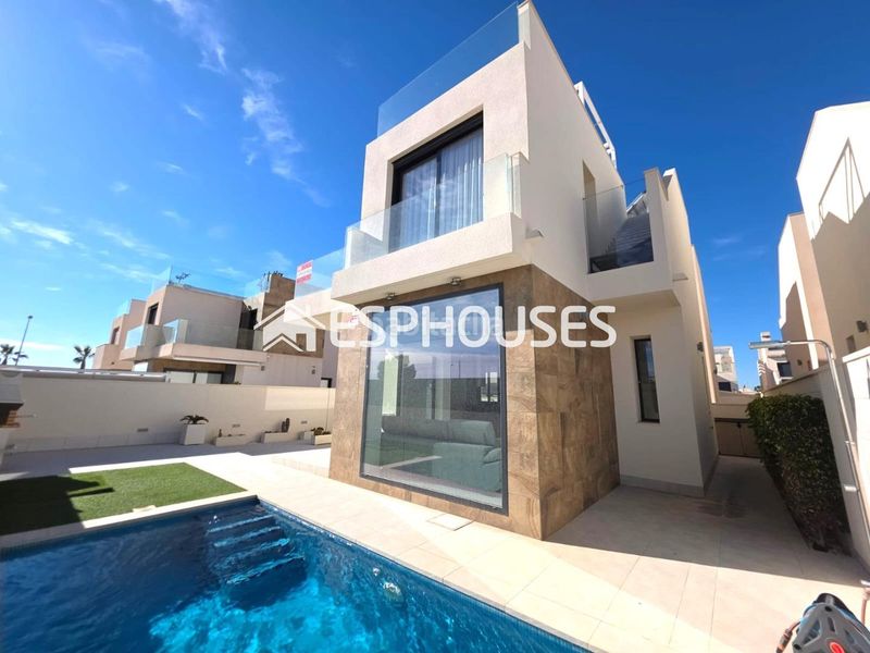 Foto cd5a0ac6-88f9-42e8-8d63-f494a6069365. Casa amb aparcament piscina a Rojales