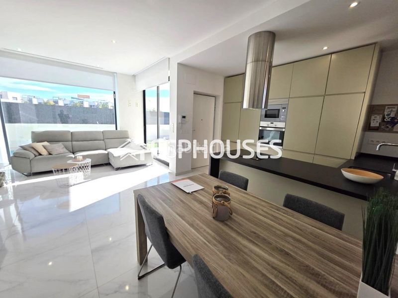 Foto f24ac8f8-a009-4500-9f49-d1ae2449eeeb. Casa amb aparcament piscina a Rojales