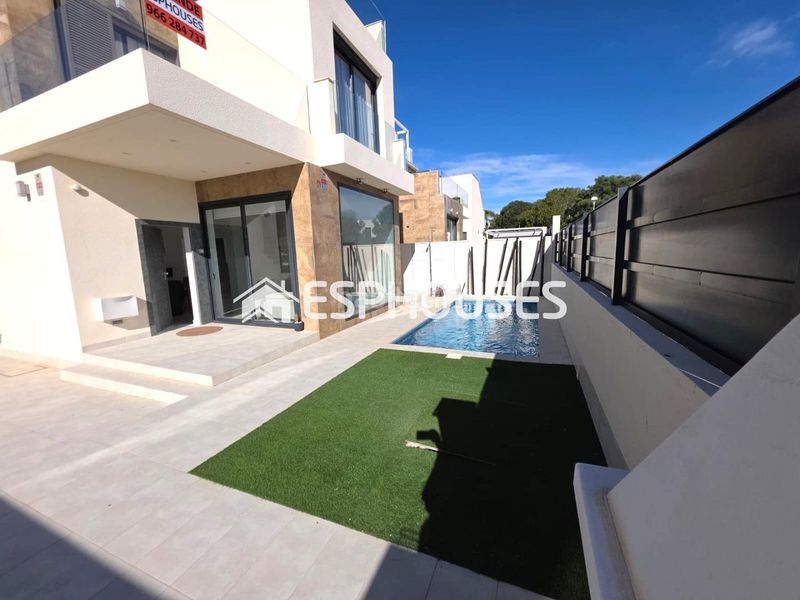 Foto ff075333-12c6-470d-9e88-a28873e74a58. Casa amb aparcament piscina a Rojales