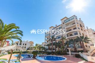 Pis a Los Secanos. Amplia vivienda de 3 dormitorios con parking y piscina en una de